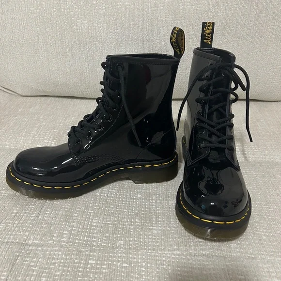 Dr. Martens 1460 WOMEN'S PATENT LEATHER LACE UP BOOTS Size 6 in Black - Picture 3 of 4